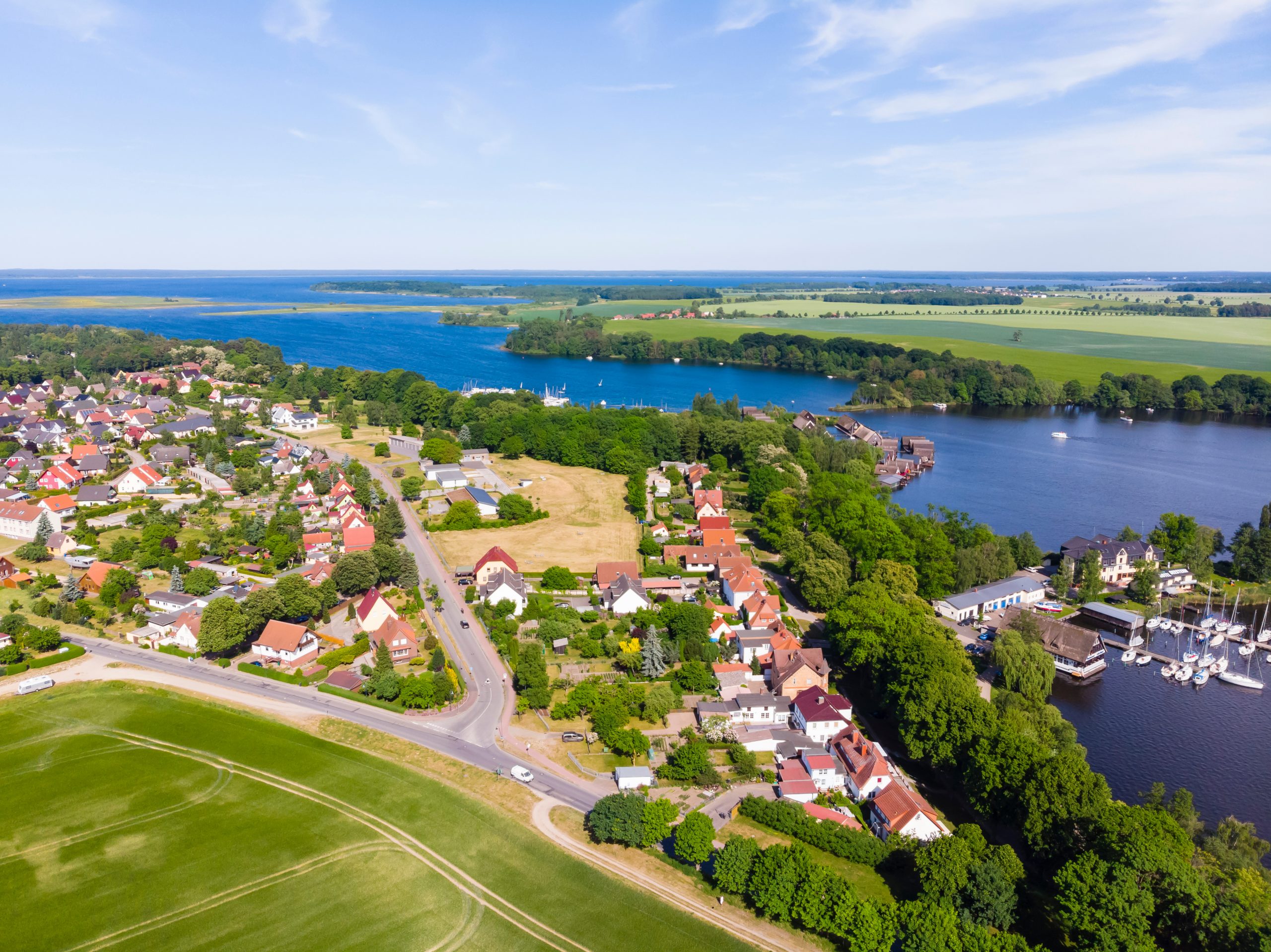Echolot für Einsteiger: Luftaufnahme der Müritz mit Kanten und Flachwasser